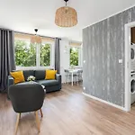 Green View Apartment With Balcony Winogrady By Noclegi Renters